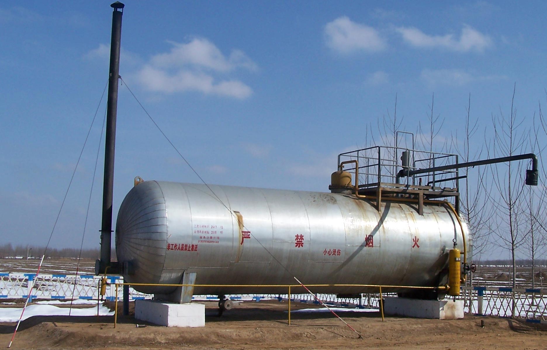 Хранение нефти. Ойл танк. Oil Tank. Giant Oil Tank Storage. Tank 500 фото.